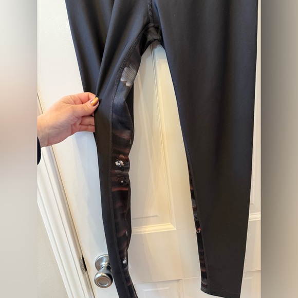 Peloton High Rise Show Up Floral Leggings Size Large - Picture 6 of 8